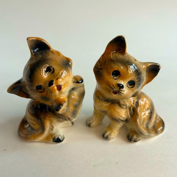 The Cutest Vintage Kitschy Kitten Cat Salt And Pepper Shakers Ever - Picture 1 of 6